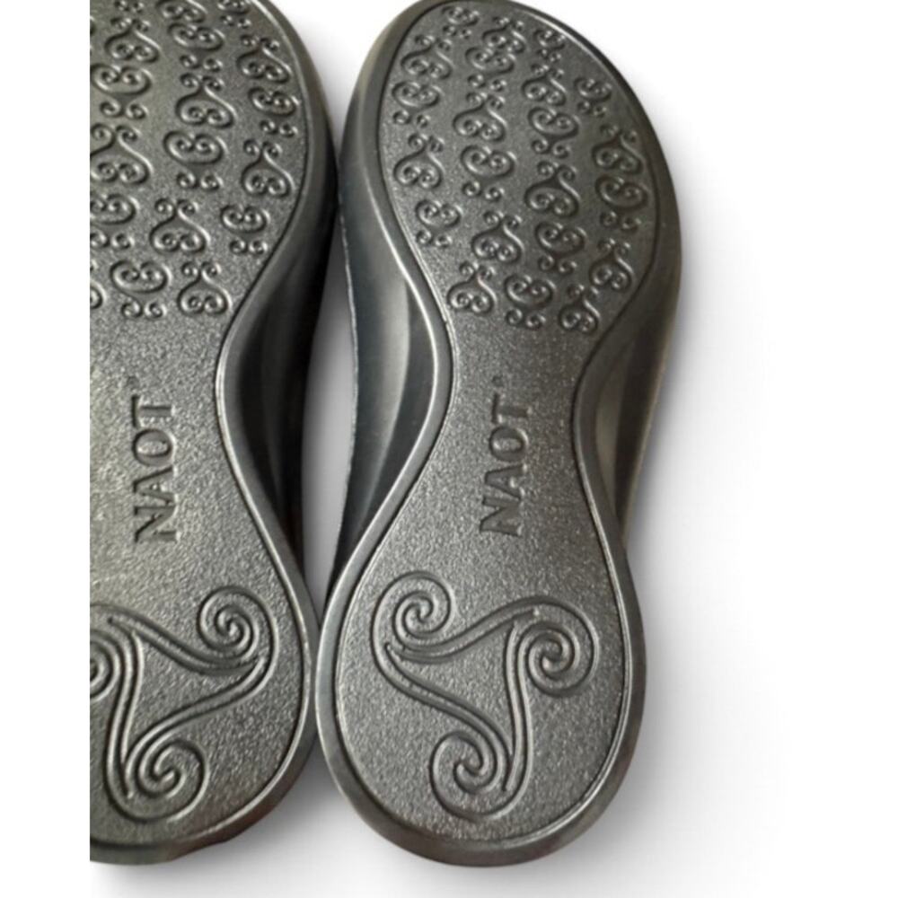 Naot Celesta Mary Jane Comfort Shoes Size EU 38 US 7–7.5 Black Gray Leather EUC - Picture 10 of 11
